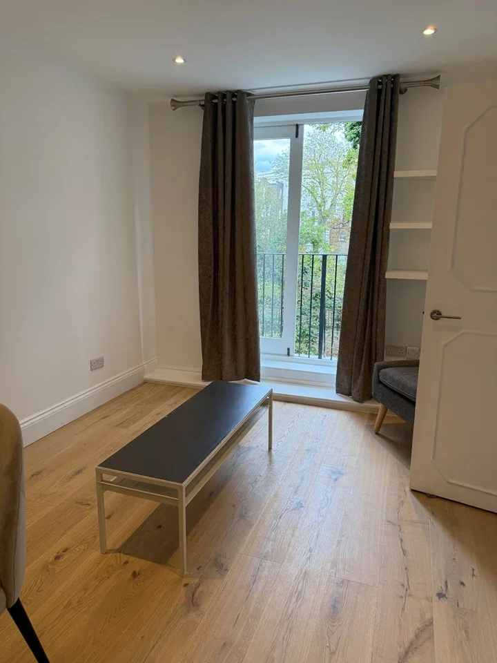 Flat Chepstow Road in City of Westminster
