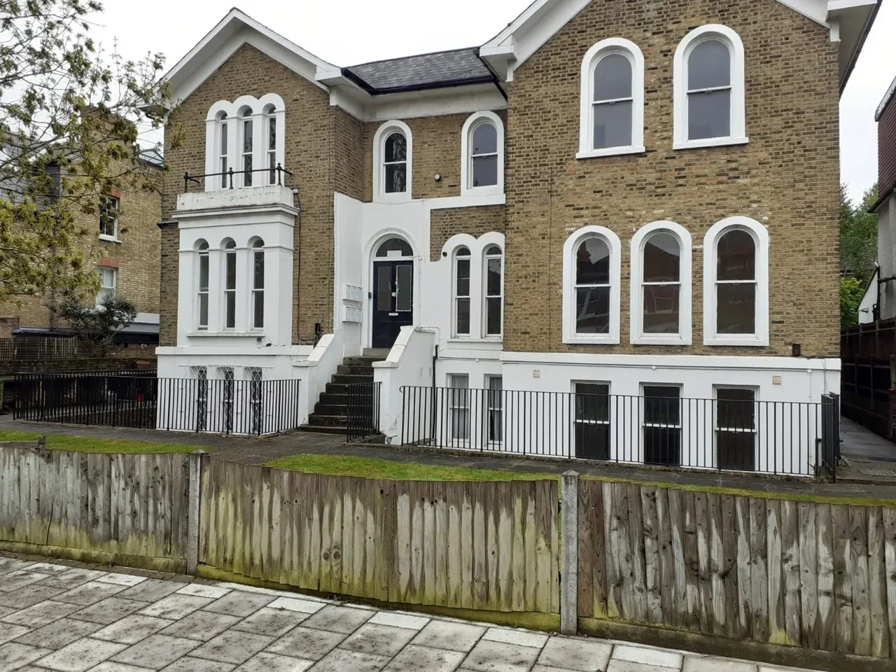 Flat Chestnut Road in Greater London