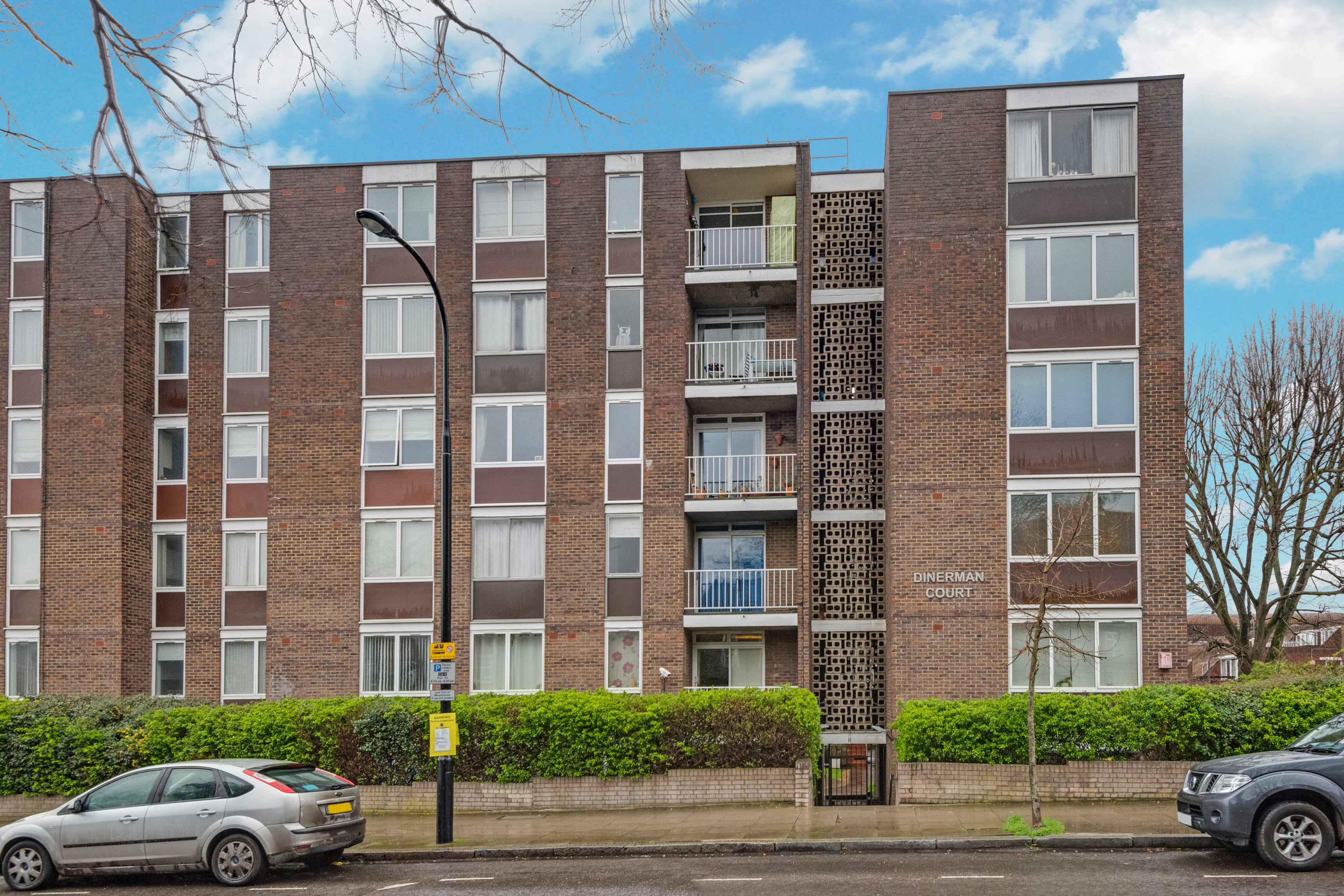 Flat Loudoun Road in City of Westminster