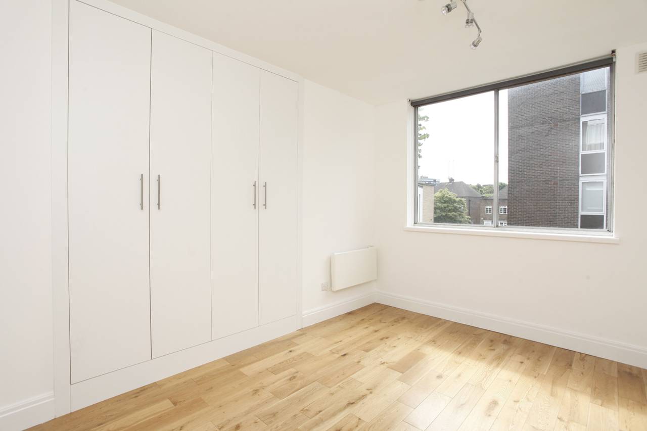 Flat Loudoun Road in City of Westminster