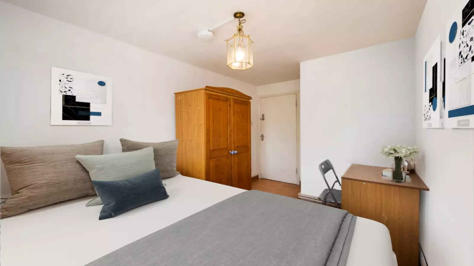 Flat Telford Road in Greater London