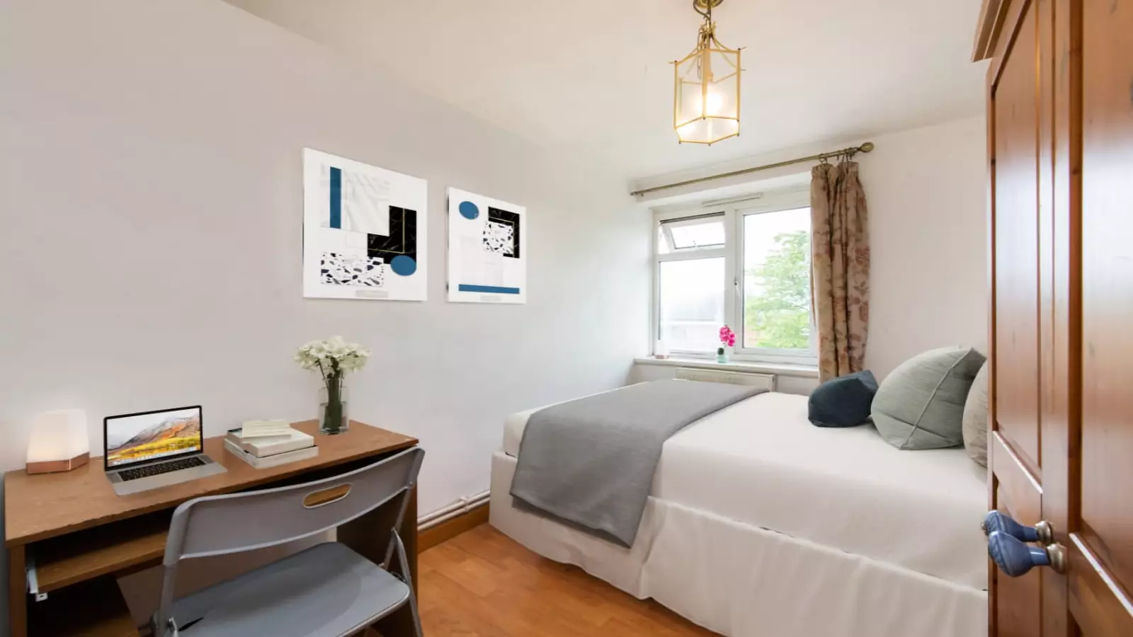 Flat Telford Road in Greater London
