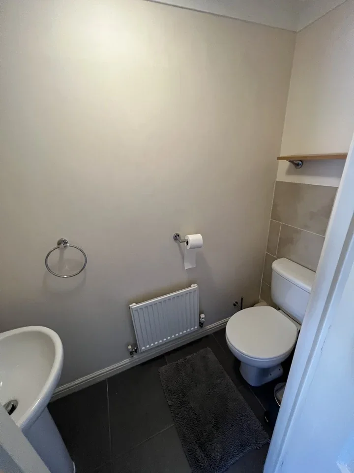 Flat Schooner Close in Greater London