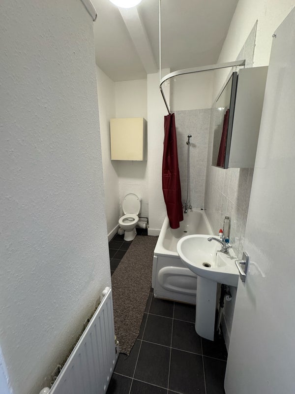 Room Atherton Road in Greater London