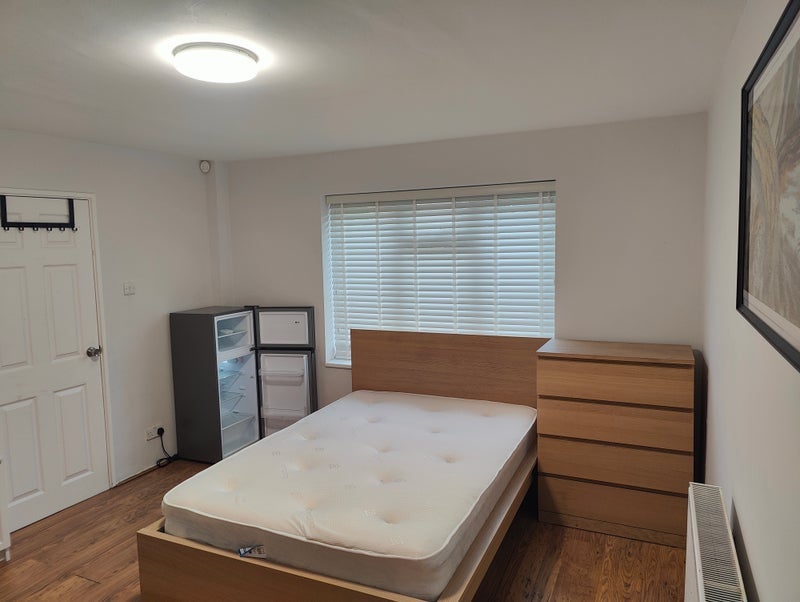 Room Audley Way in Basildon