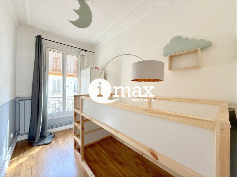 House Rue Jacques Mazaud in Levallois-Perret