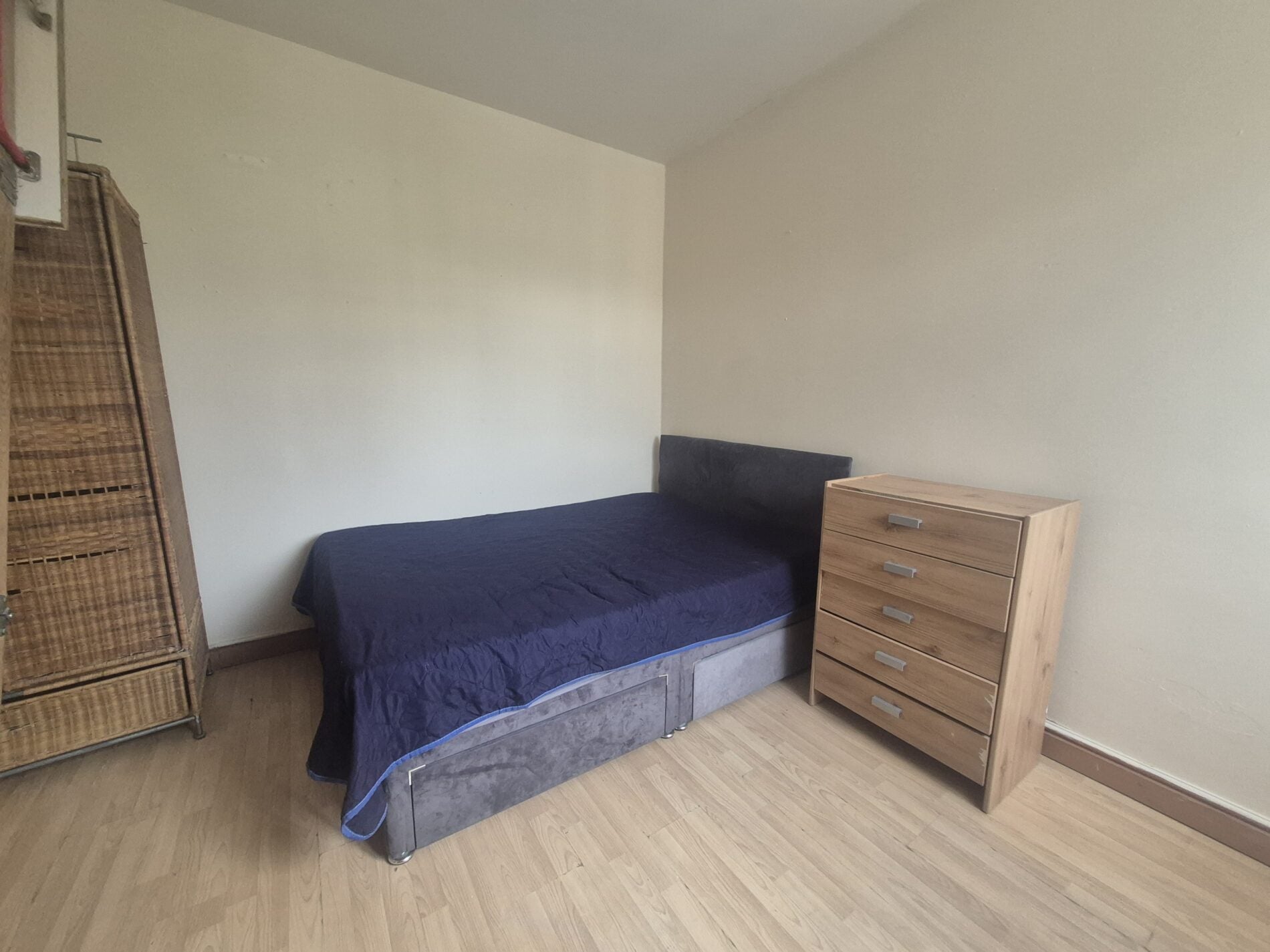Flat Blackhorse Lane in Greater London