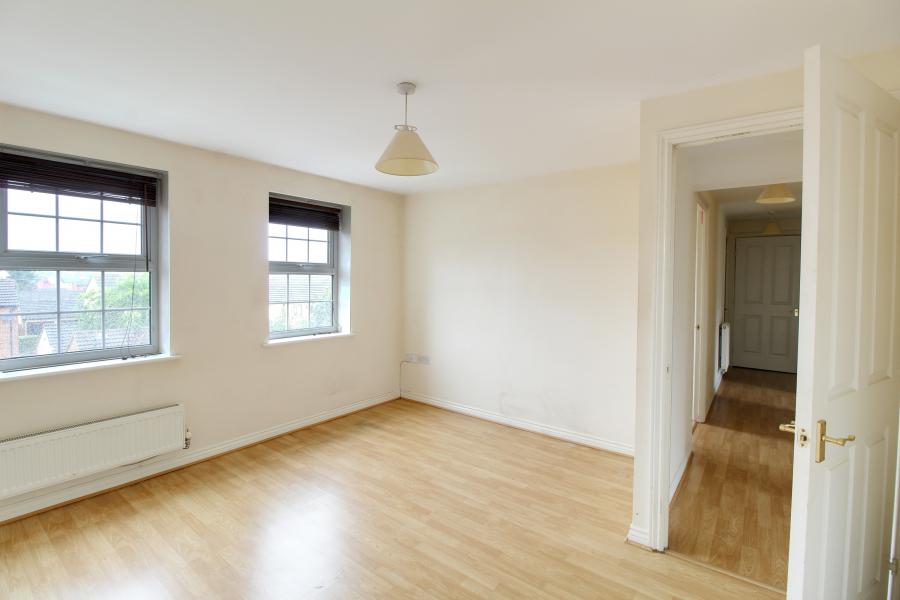 Flat Oundle Road in Peterborough
