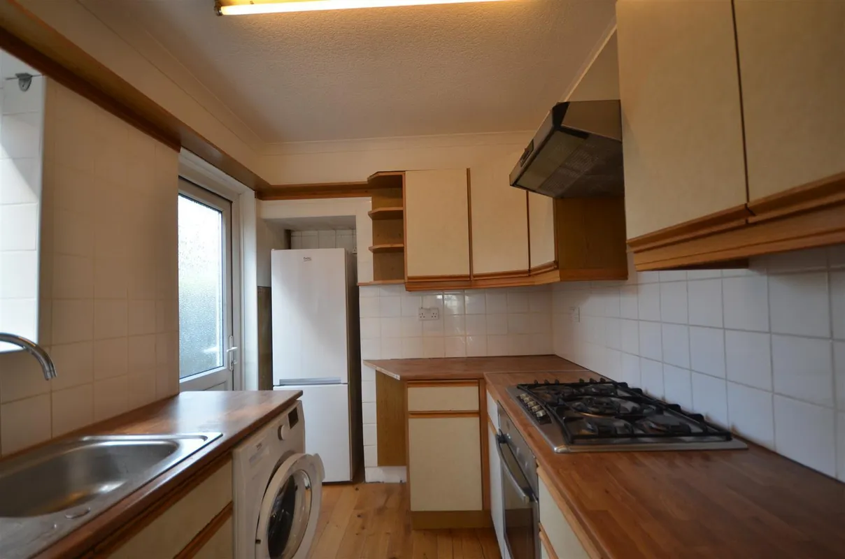 Flat Honeypot Lane in Greater London