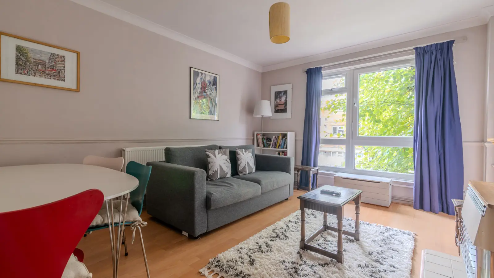 Flat Montserrat Road in Greater London