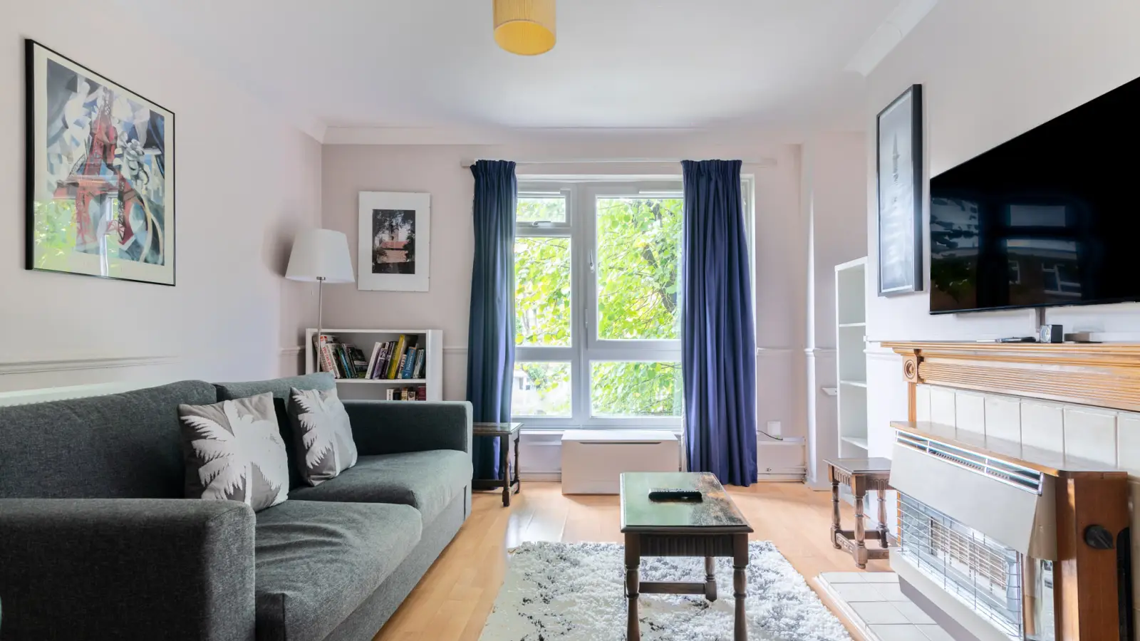 Flat Montserrat Road in Greater London