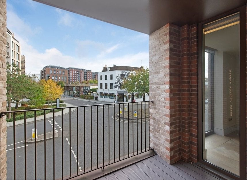 Flat Edith Row in Greater London