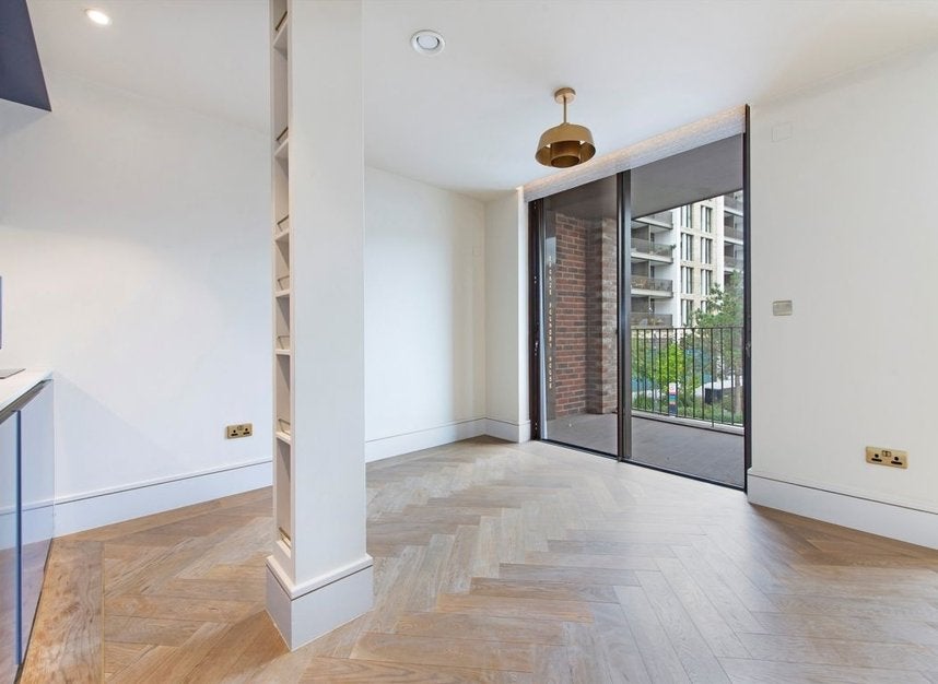 Flat Edith Row in Greater London