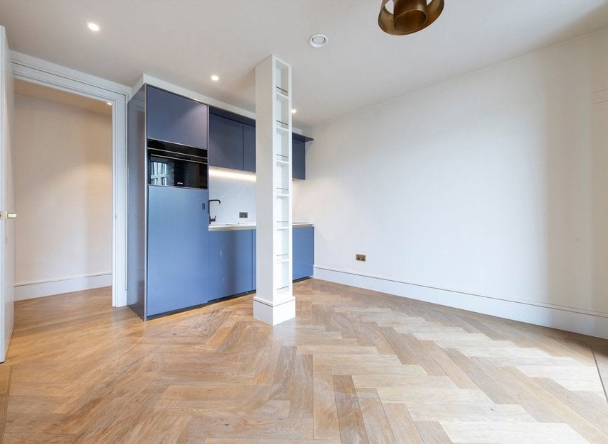 Flat Edith Row in Greater London
