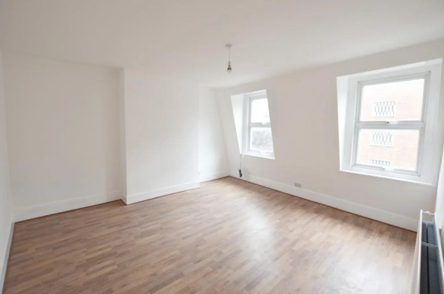 Flat Goldsmiths' Row in Greater London