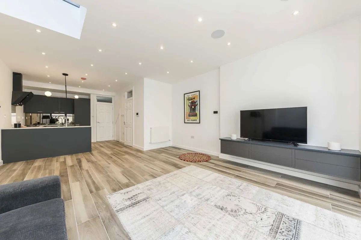 Flat Turneville Road in Greater London
