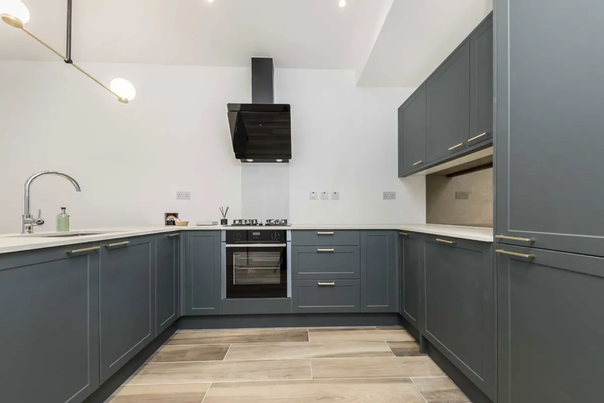 Flat Turneville Road in Greater London