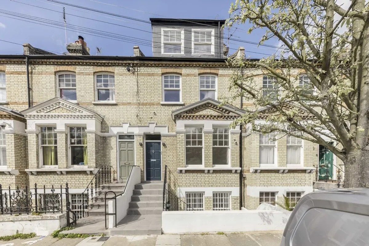 Flat Turneville Road in Greater London