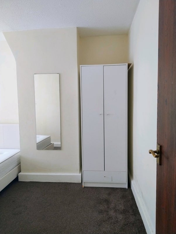 Room Eccles New Road in Salford