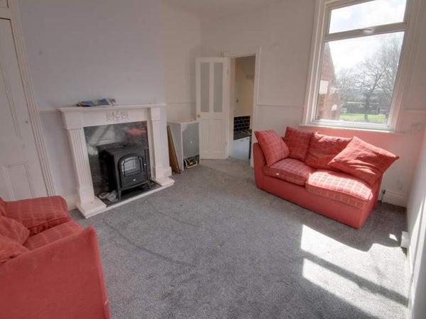 Flat Hexham Road in Newcastle upon Tyne