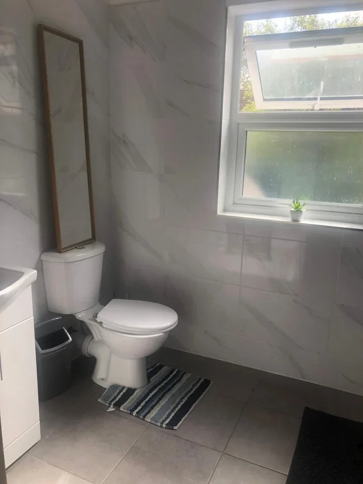 Room La Rose Lane in Greater London