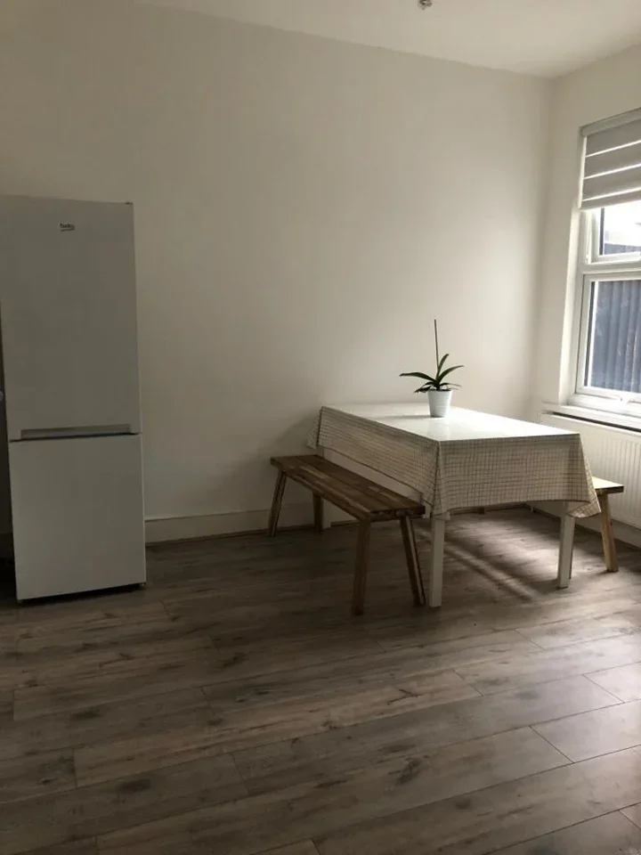 Room La Rose Lane in Greater London