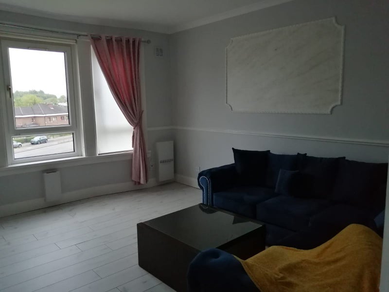 Room Nitshill Road in Glasgow