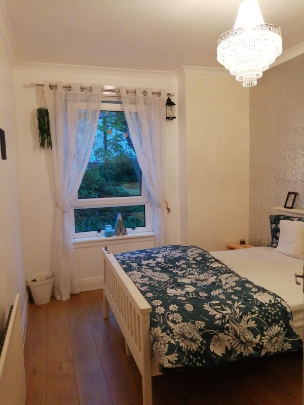 Room Nitshill Road in Glasgow