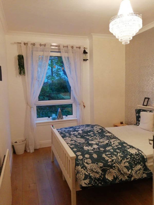 Room Nitshill Road in Glasgow