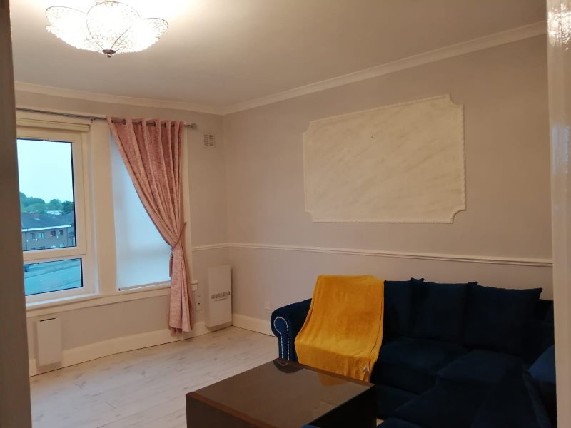 Room Nitshill Road in Glasgow