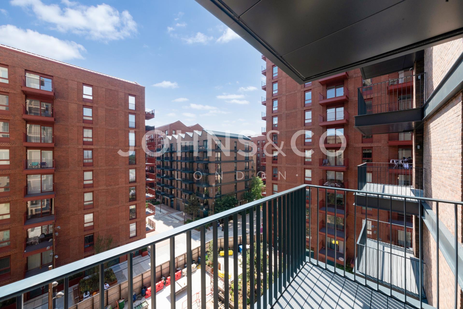 Flat Hemlock Street in Greater London
