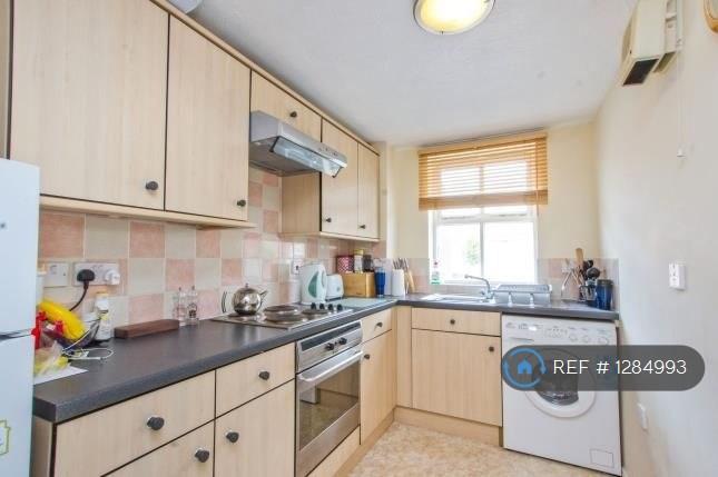Flat Lancelot Road in Bristol