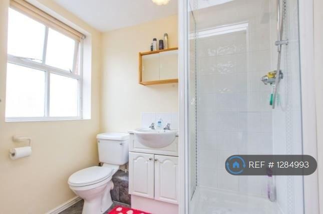 Flat Lancelot Road in Bristol