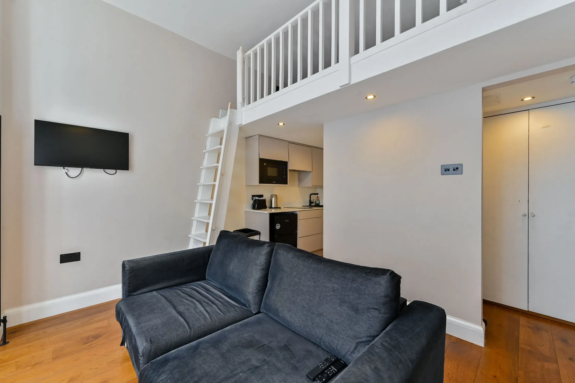 Flat Fairholme Road in Greater London