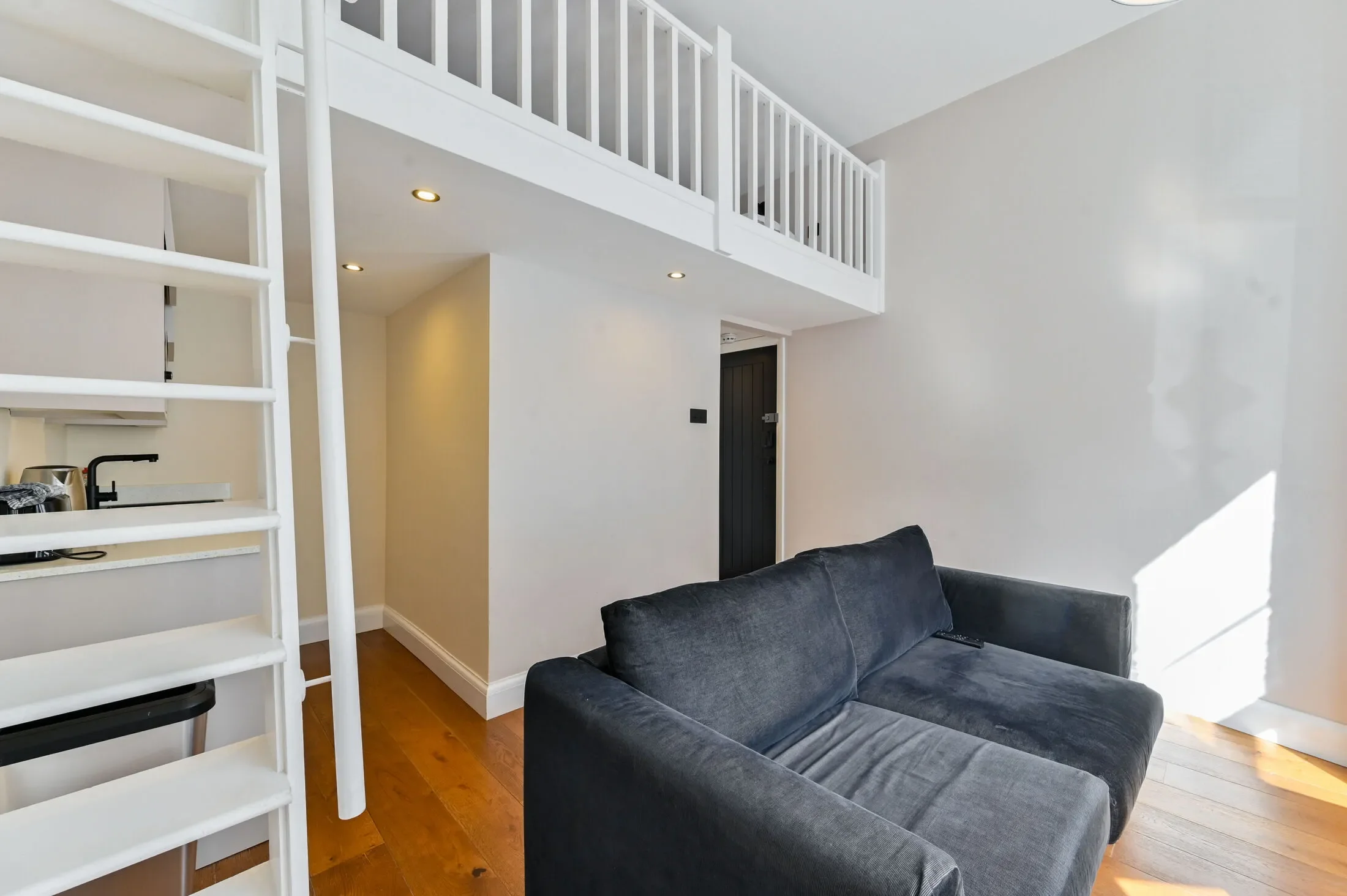 Flat Fairholme Road in Greater London