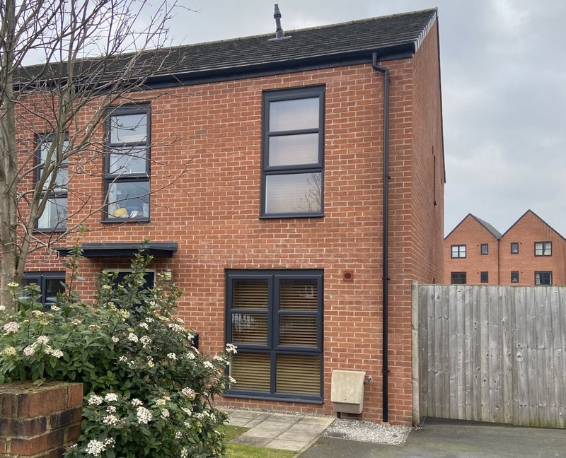 Room Garforth Avenue in Manchester