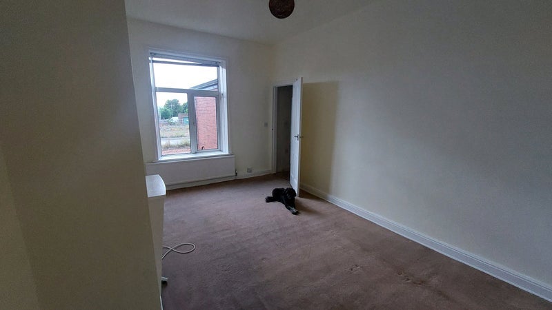 Room Mayfield Road in Oldham