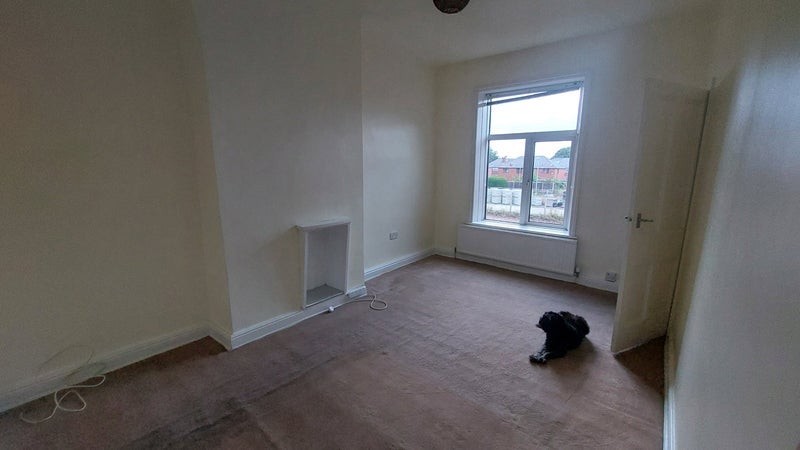 Room Mayfield Road in Oldham