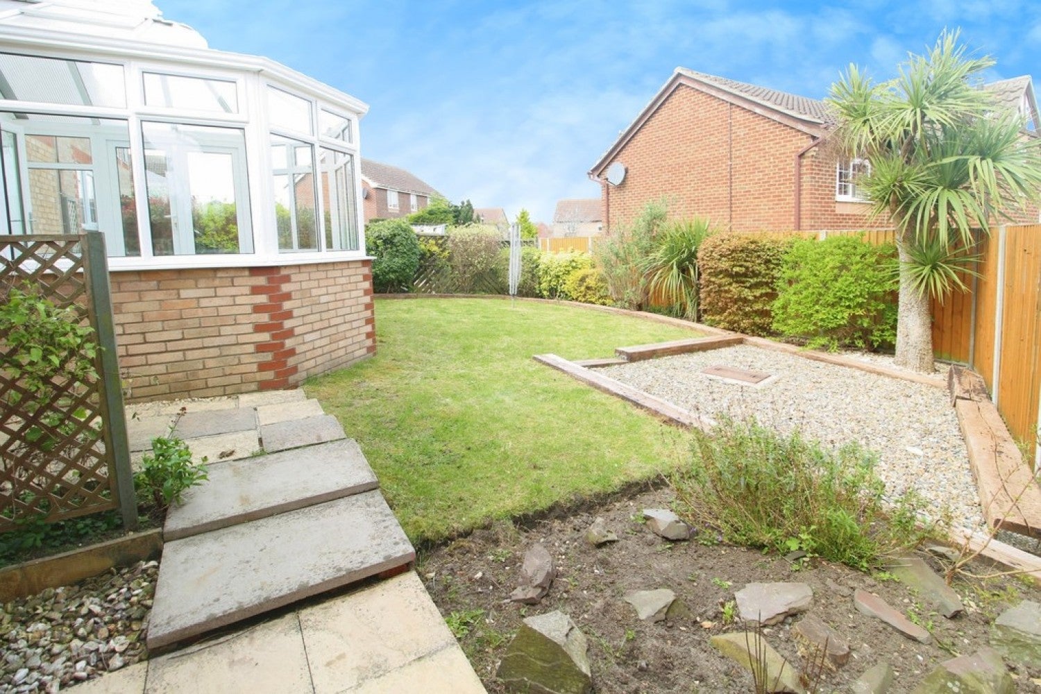 House Haselmere Close in West Suffolk