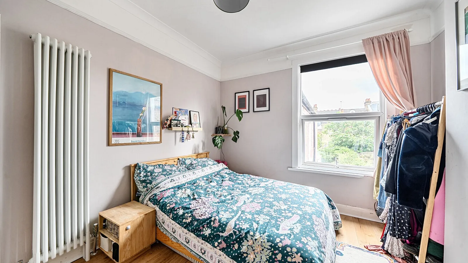 Flat Hewitt Road in Greater London