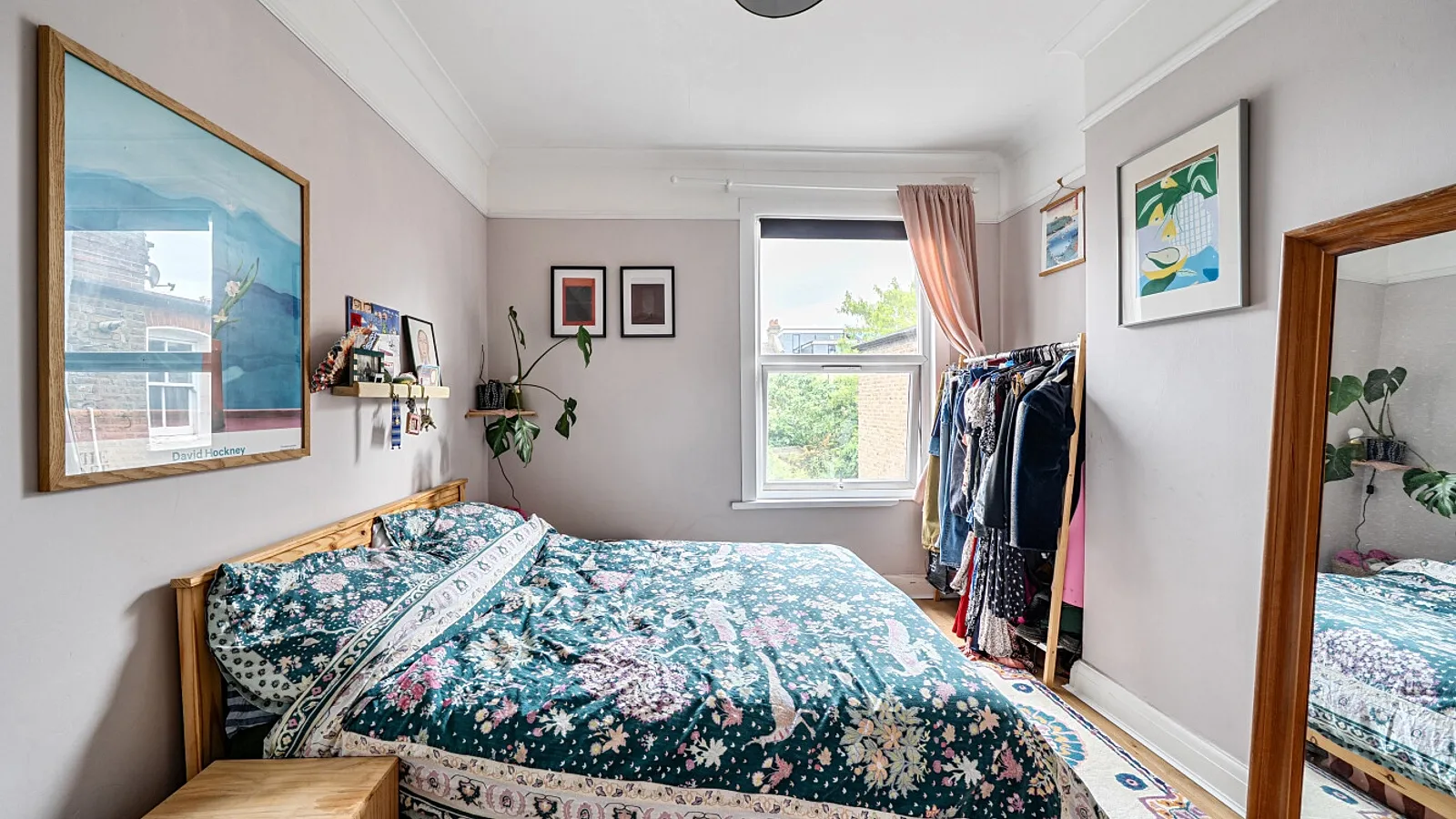 Flat Hewitt Road in Greater London