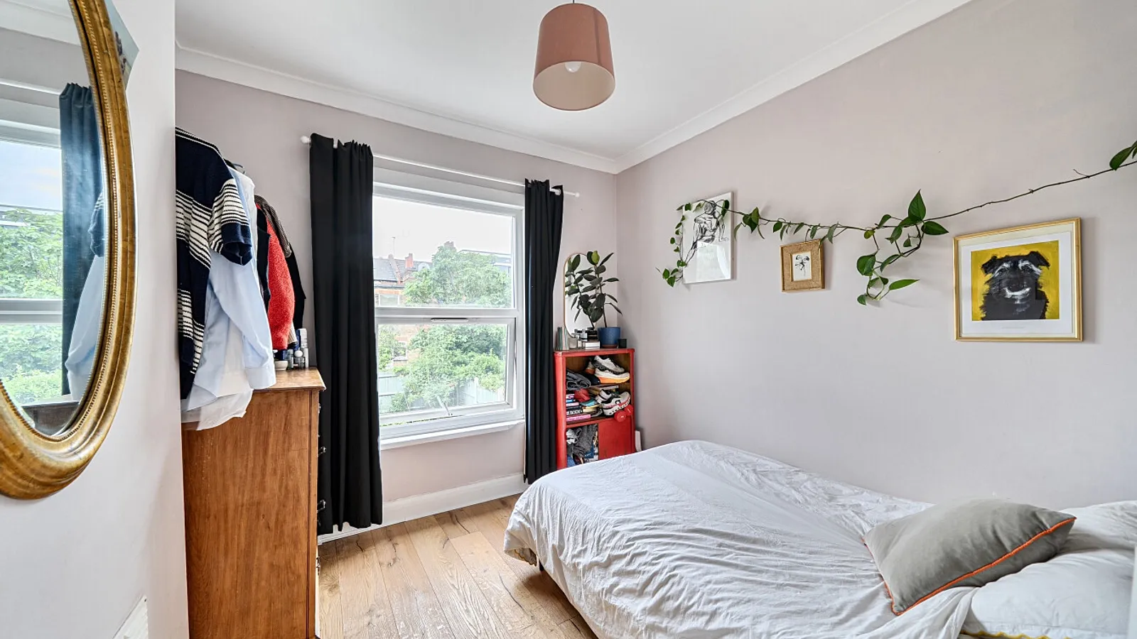 Flat Hewitt Road in Greater London