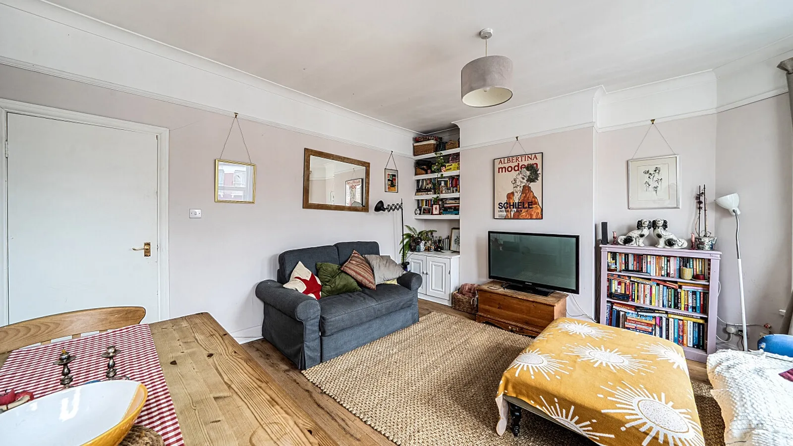 Flat Hewitt Road in Greater London