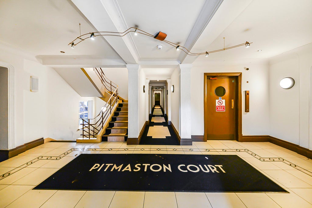 Flat Mapperley Gardens in Birmingham