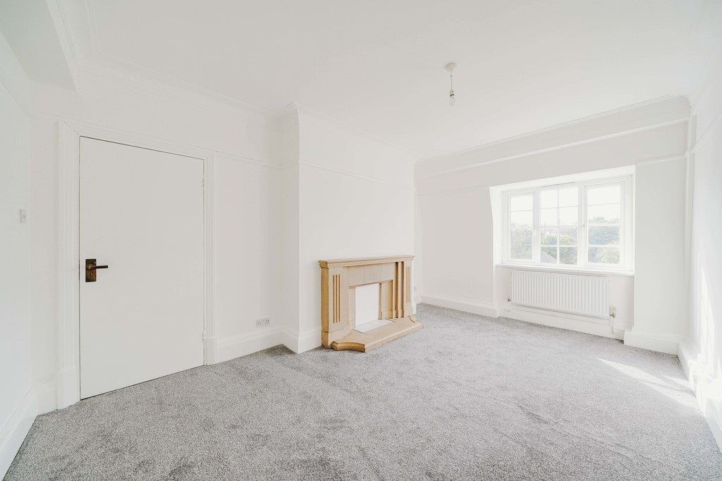 Flat Mapperley Gardens in Birmingham