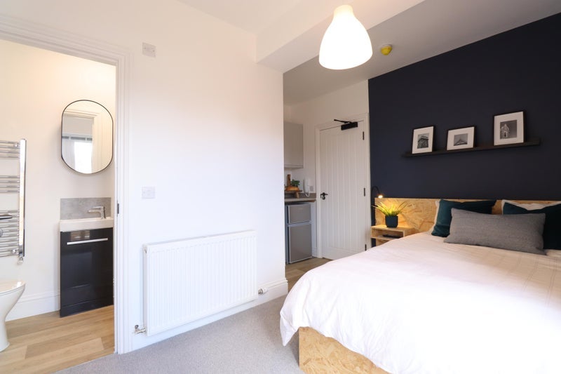 Room Uppleby Road in Poole