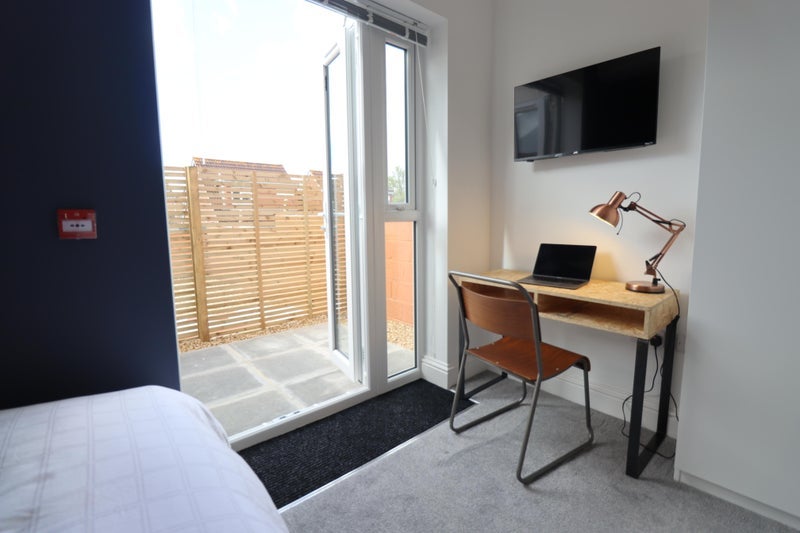 Room Uppleby Road in Poole