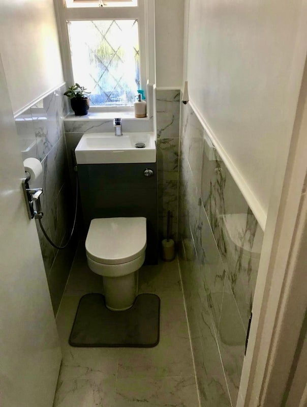Room Dickens Road in Crawley