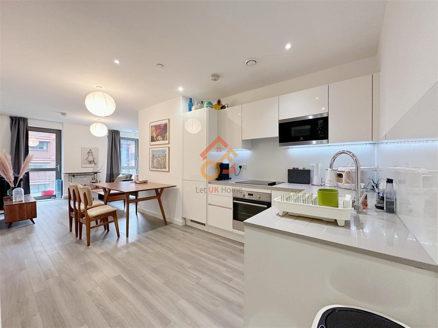 Flat Olympic Way in Greater London