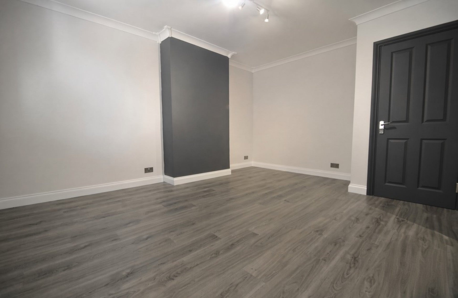 Flat Sidney Road in Borough of Spelthorne